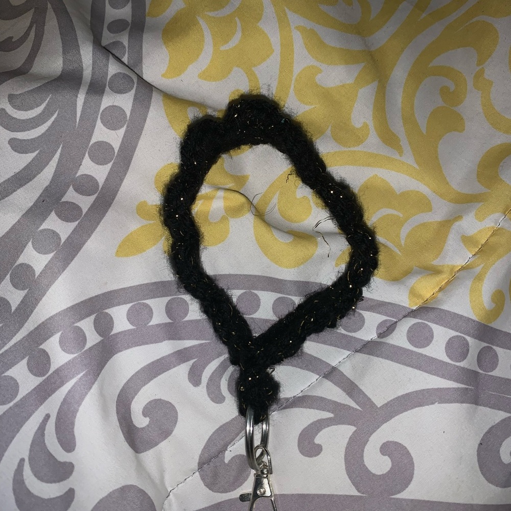 Crochet Shell keychain - Picture 2 of 3